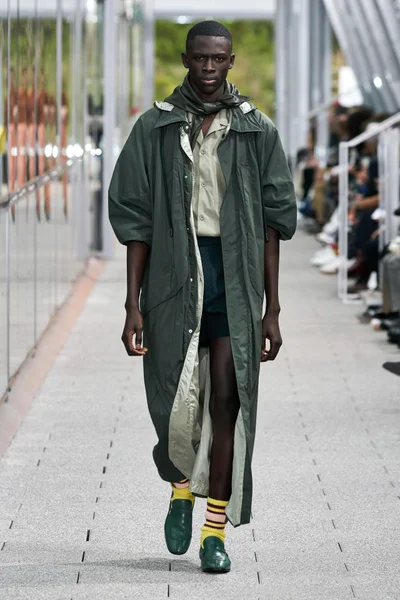 Look 15